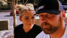 Renee Young a Jon Moxley se stali rodiči