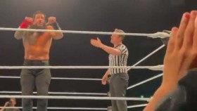 Roman Reigns se na WWE Live Eventu dostal do slovní přestřelky s mladým fanouškem