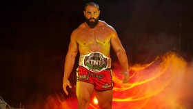 Nedávno propuštěný wrestler NXT chce zápas s Mirem a rýpl si do WWE
