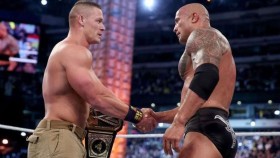 Reakce Johna Ceny a The Rocka na velký moment v historii WWE