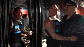 CM Punk se v zákulisí WWE Live Eventu setkal s tátou The Usos
