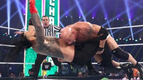 Goldberg tvrdí, že Roman Reigns vypadá jako holka, když soupeřům nasadí Spear