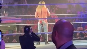 Seth Rollins si uctil památku Brodieho Leeho na včerejším WWE Live Eventu