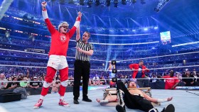 Sami Zayn pochválil Johnnyho Knoxvilla za to, že zachránil závěr jejich zápasu na WrestleManii 38