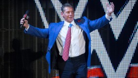 Poprvé od odchodu Vince McMahona zaznělo jeho jméno ve vysílání WWE