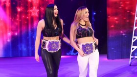 Rozpad The IIconics využila WWE k vyřešení jiného problému, Bývalá Divas šampionka má COVID-19
