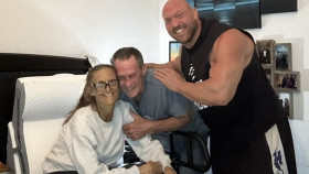 Ryback dojemným příspěvkem oznámil úmrtí své matky po boji s rakovinou