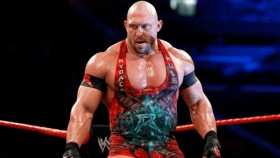 Ryback tvrdí, že WWE o něm šíří lež, že je homosexuál