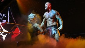 NXT šampion Karrion Kross & Scarlett Bordeaux byli na UFC 261 svědky šíleného zranění