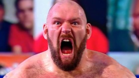 Lars Sullivan oznámil WWE před svým propuštěním, že s wrestlingem skončil 