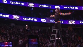 Je Jeff Hardy zraněný po PPV show Double Or Nothing?, Wrestler AEW byl zatčen za domace násilí