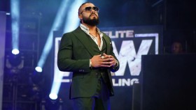Andrade prozradil důležitou informaci o svém kontraktu s AEW a poslal vulgární zprávu pro WWE