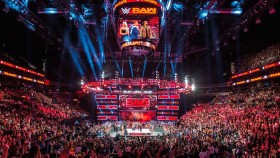 WWE musela přepisovat scénář pondělní show RAW, ale důvodem nebyl Vince McMahon