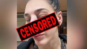 Krvavé zranění Rhey Ripley během zápasu v Japonsku