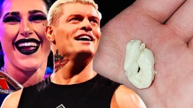 Fanoušek WWE si odnesl bizarní dárek z pátečního SmackDownu