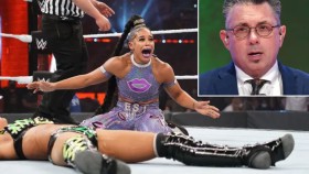 Čelil Michael Cole kritice od WWE za zpackaný komentář v zápase Sasha Banks vs. Bianca Belair na WrestleManii 37? 