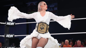 Záhada kolem náhlého stažení Toni Storm z plánovaného zápasu se prohlubuje