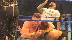 Když John Cena zápasí, tak Roman Reigns zívá nudou