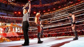 Charlotte Flair tvrdí, že její zápas byl skutečným hlavním tahákem WM. Čím se zapsal do historie WWE?