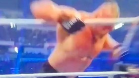 Jak to ve skutečnosti bylo s krvácením Brocka Lesnara v zápase s Codym Rhodesem?