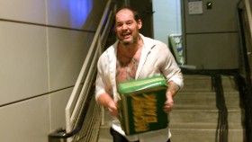 Baron Corbin ukradl Money in the Bank kufřík Big Eho