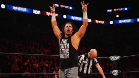 Matt Hardy tvrdí, že Vince McMahon obětoval NXT v boji proti AEW a byl dotlačen k otevření „zakázaných dveří”