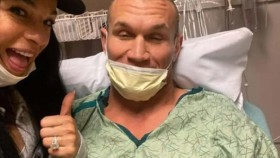 Aktuální fotografie Randyho Ortona na nemocničním lůžku