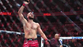 Triumf Jiřího Procházky na UFC 320 viděl živě i bývalý šampion WWE