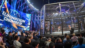 FOTO: Příprava stadionu na sobotní show WWE Elimination Chamber