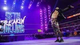 V show RAW začal nový feud Setha Rollinse