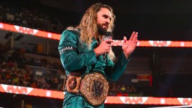 Seth Rollins v show RAW vzdal hold Wyattovi speciálním způsobem