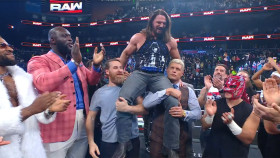 Emotivní rozloučení s AJem Stylesem pokračovalo i po skončení show RAW