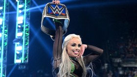 Unikátní záběry z reakce komentátorů, když Liv Morgan přišla zpeněžit svůj MITB kufřík