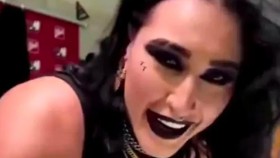 Rhea Ripley připravila nezapomenutelný moment pro fanynku, která porazila rakovinu