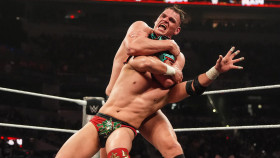 Bylo odmaskování Dragona Leeho v show RAW součástí scénáře?