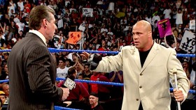 Kurt Angle si stáhl kalhoty před Vincem McMahonem, aby mu ukázal závažnost svého zranění