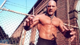 Charlotte Flair chce překonat rekord svého otce, Batista dostal v šatně OVW nakládačku