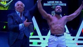 WWE Hall of Famer Ric Flair se objevil po boku Andradeho na eventu AAA Triplemania XXIX