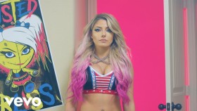 Alexa Bliss pokračuje v boji s podvodníky