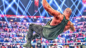 Braun Strowman se omluvil hvězdě WWE za tvrdý elbow drop