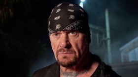 Undertaker téměř nebyl schopen v zákulisí chodit, ale přesto zápasil