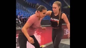 Shayna Baszler absolvovala trénink s Rondou Rousey před zápasem s Liv Morgan (Video v článku)