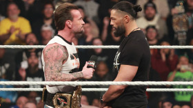 Roman Reigns se pustil do „unaveného” CM Punka po jeho vítězství na WWE Elimination Chamber