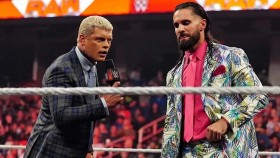 Cody Rhodes tvrdí, že se s Rollinsem nesnášejí a téměř se v zákulisí porvali
