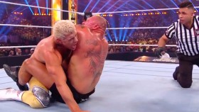SPOILER: Jak dopadl odvetný zápas Brocka Lesnara a Codyho Rhodese?