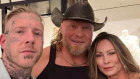 Kontroverzní rapper Tom MacDonald se během víkendu WrestleManie 42 setkal s Brockem Lesnarem a Sable