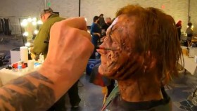 WWE zveřejnila zákulisní záběry z přípravy nemrtvých pro Lumberjack Match