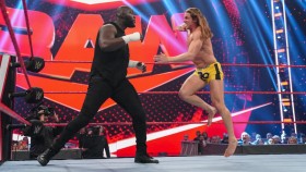 Hvězda RAW debutovala s novým theme songem a nástupem do ringu