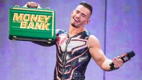 Austin Theory by se rád zapsal do historie WWE jako první, kdo zpeněžil MITB kufřík na Live Eventu
