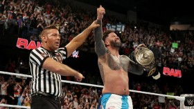 Pondělní show WWE RAW neměla proti dvěma NFL zápasům žádnou šanci